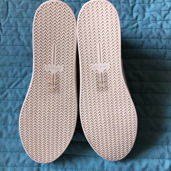 Sneakers - Picture 6 of 8